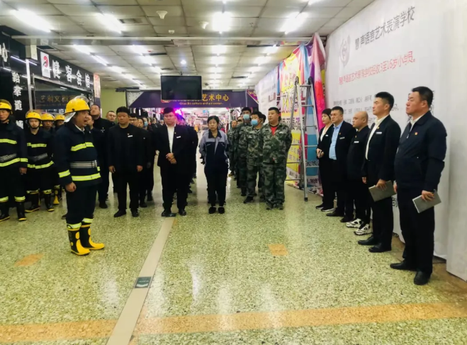 居安思危，防患未“燃”——鞍勤商業(yè)開展消防應(yīng)急逃生演練