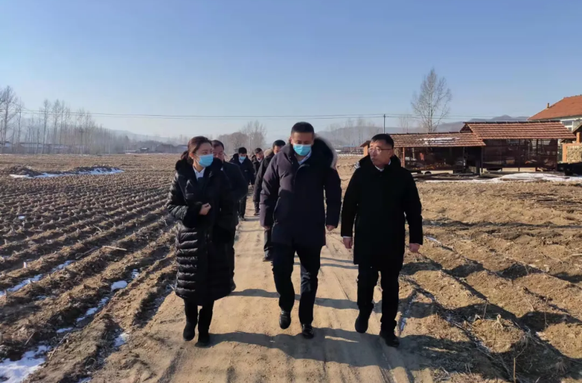 踐行國企擔(dān)當(dāng)，助力鄉(xiāng)村振興--鞍勤集團、溫泉集團前往駐村工作隊走訪慰問