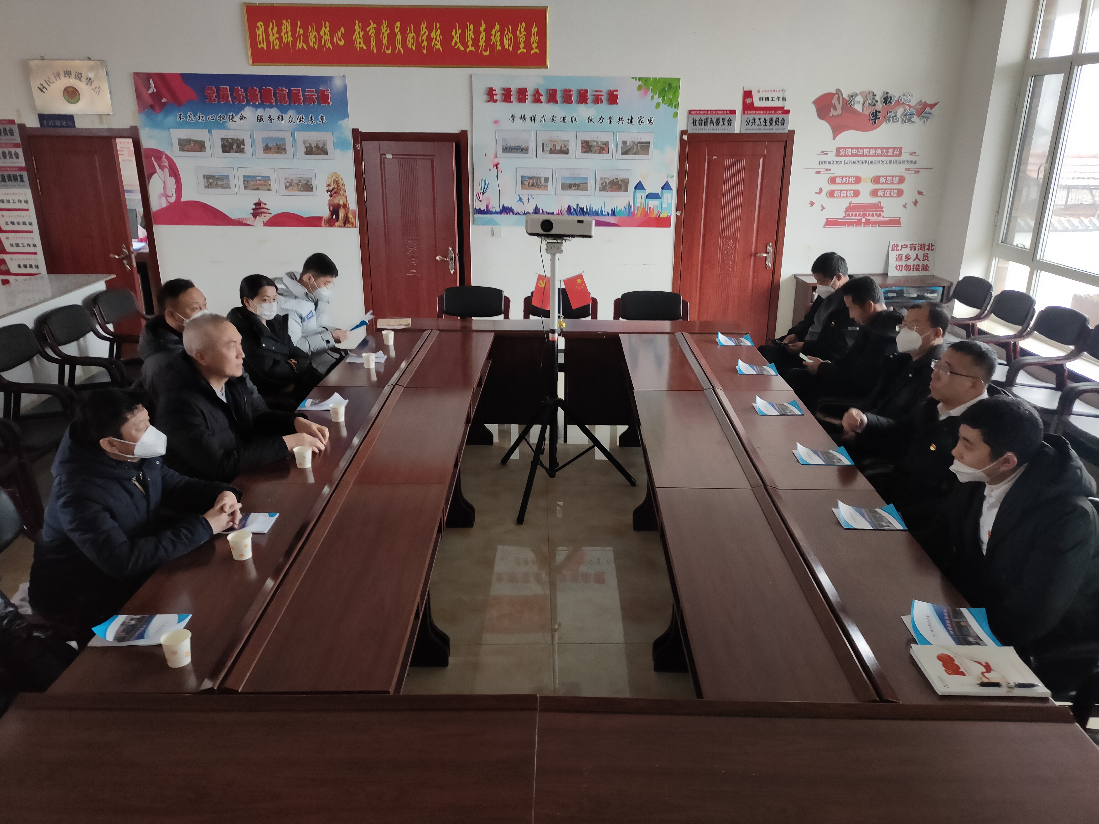 踐行國(guó)企責(zé)任，迎新春送溫暖——鞍勤集團(tuán)、溫泉集團(tuán)、公服集團(tuán)前往駐村工作隊(duì) 走訪慰問(wèn)