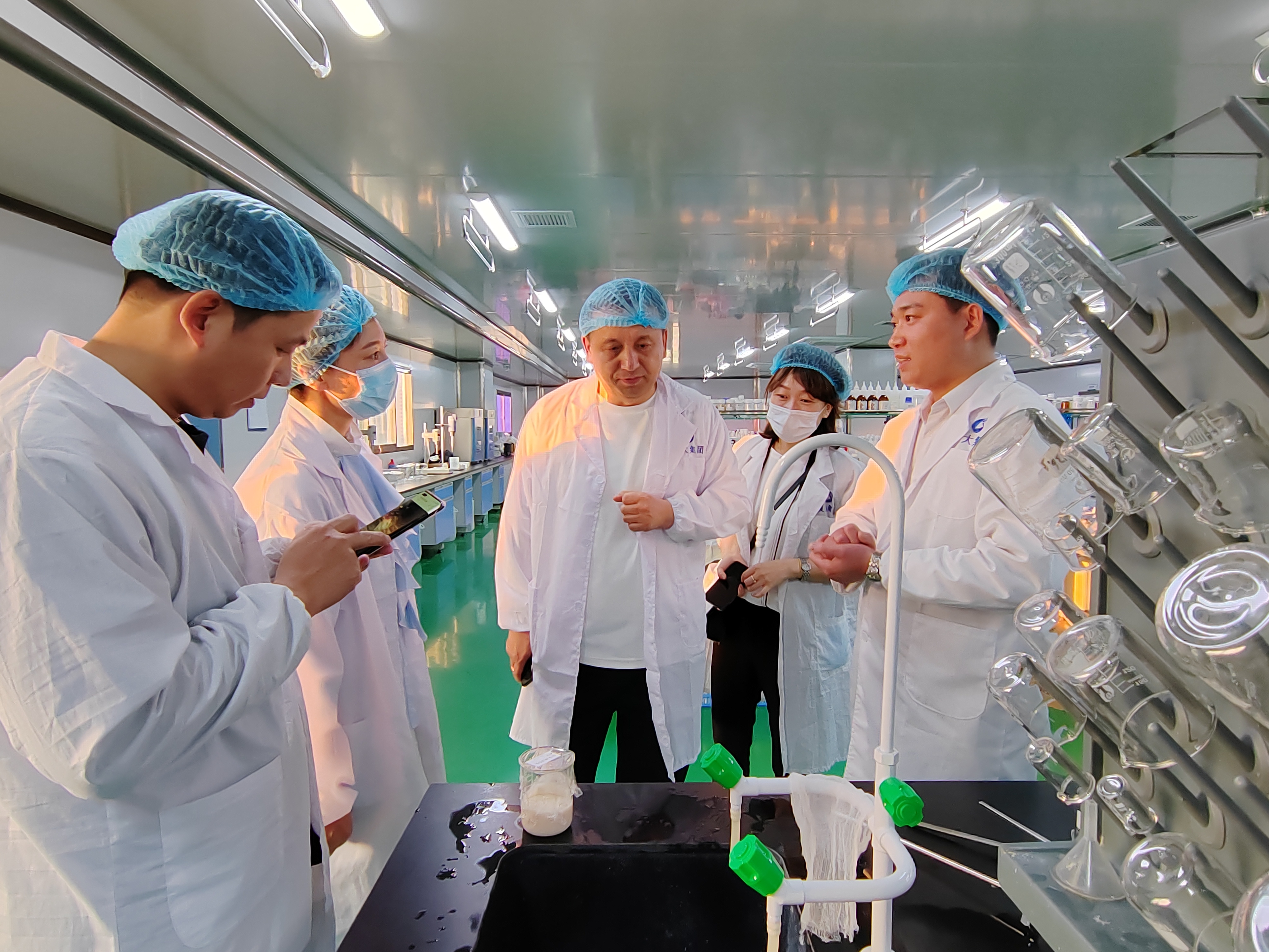 鞍勤集團、溫泉集團、公服集團商務(wù)考察組赴廣州調(diào)研